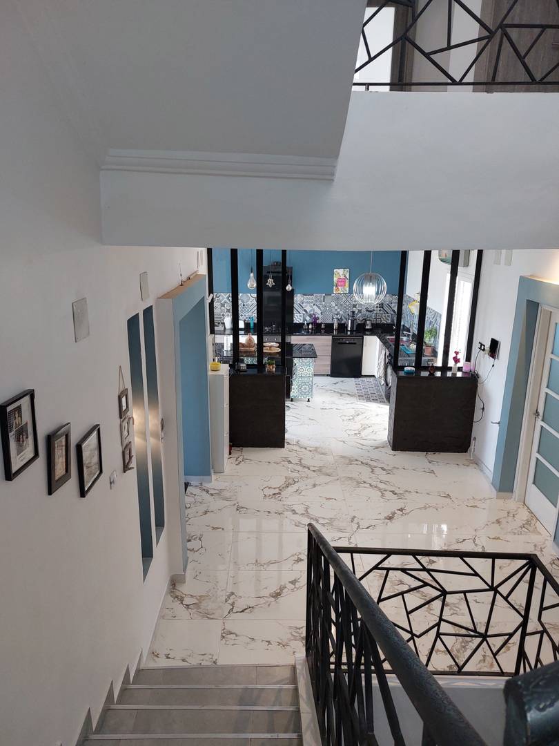 A  vendre villa avec commerces mostaganem 