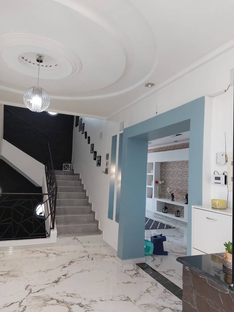 A  vendre villa avec commerces mostaganem 