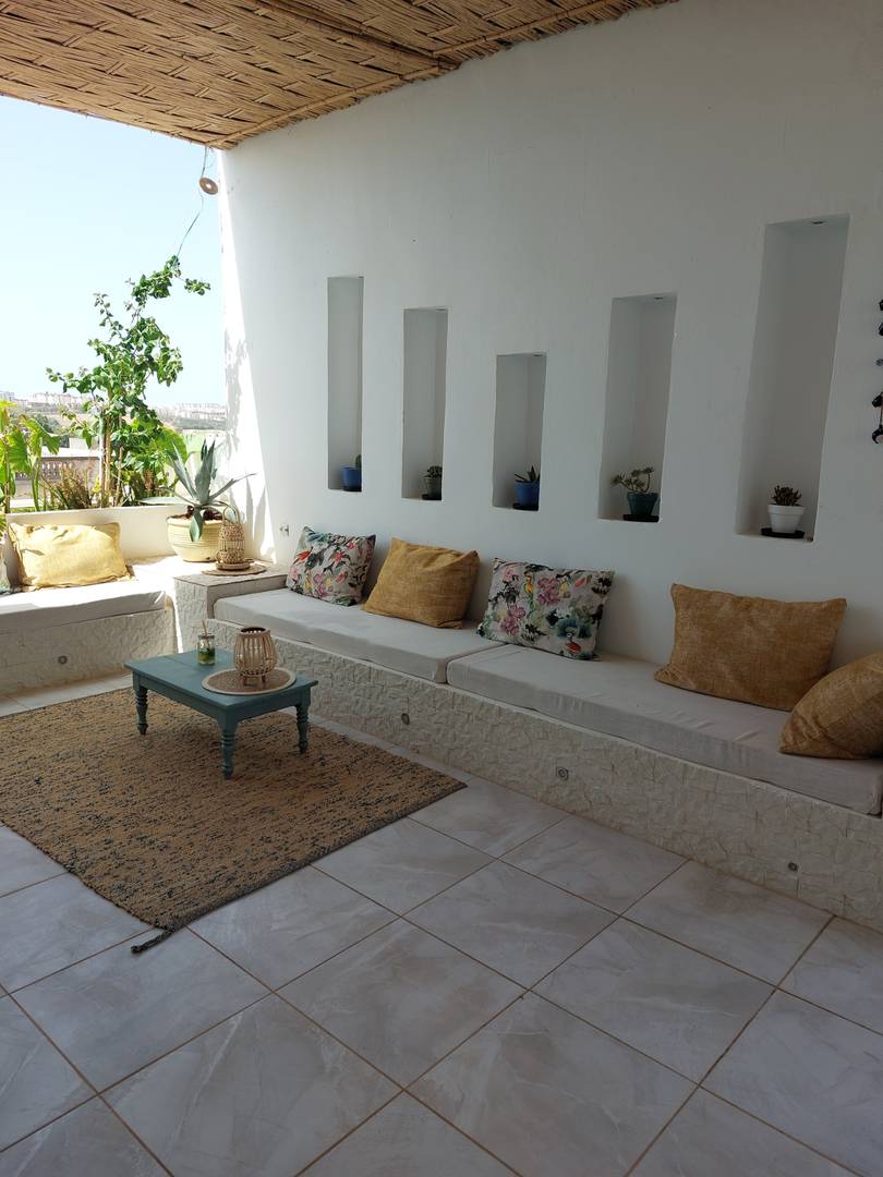 A  vendre villa avec commerces mostaganem 