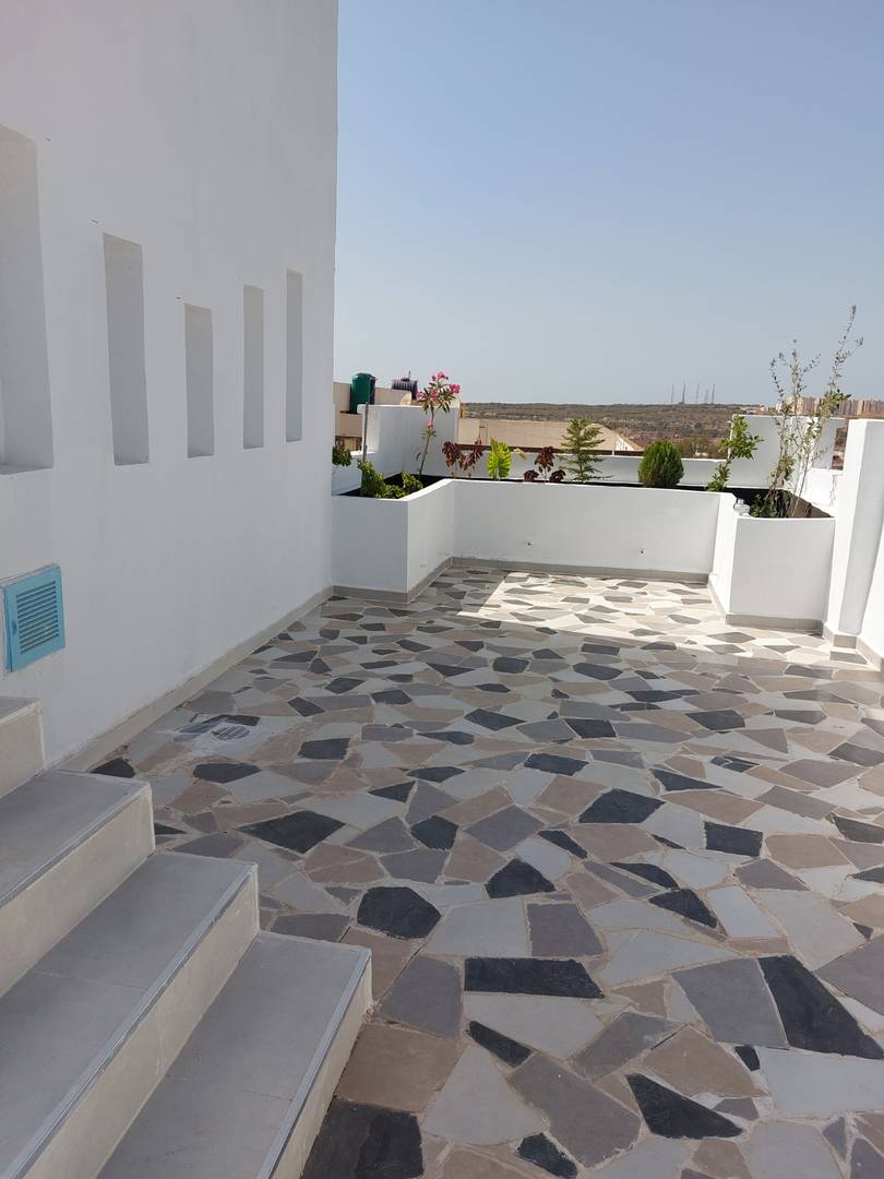 A  vendre villa avec commerces mostaganem 