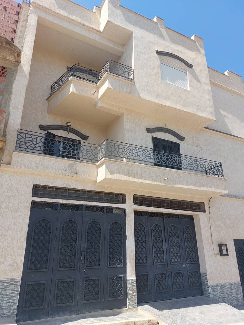 A  vendre villa avec commerces mostaganem 