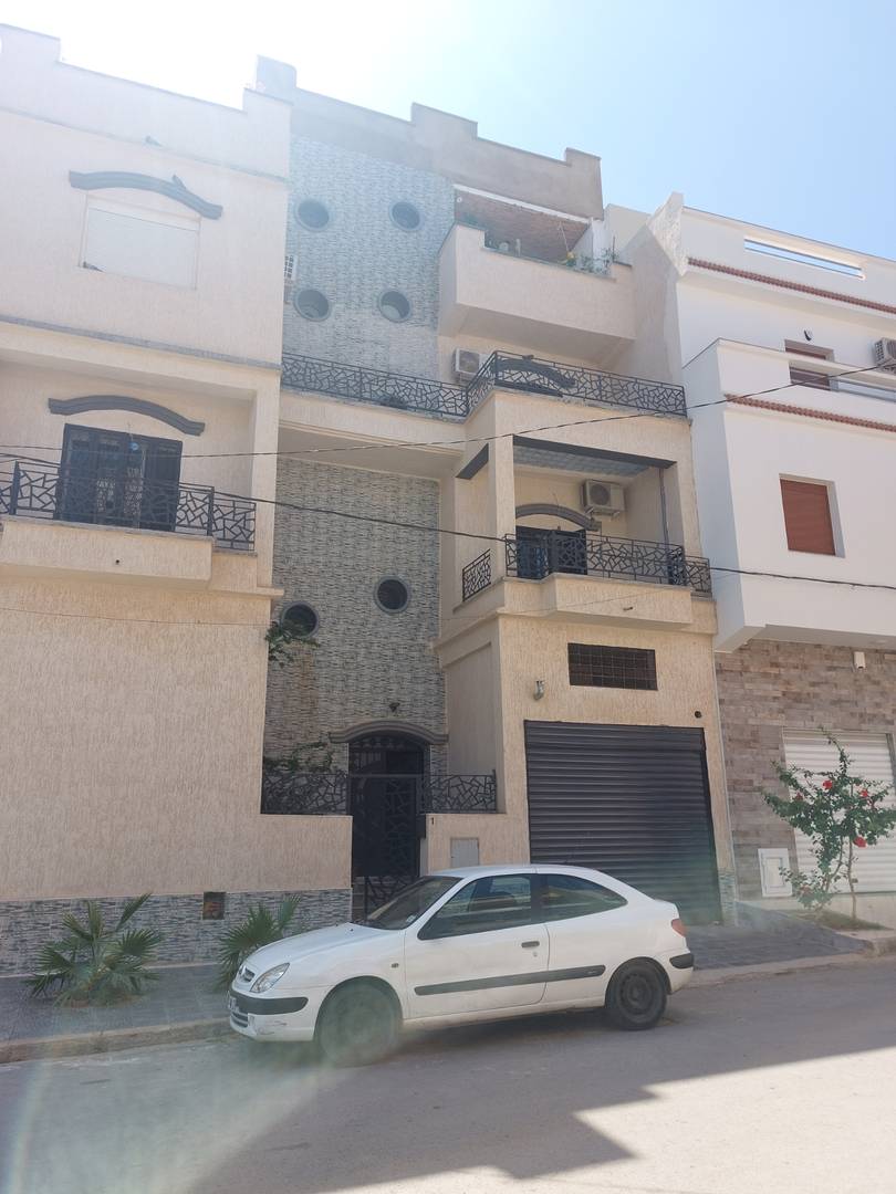 A  vendre villa avec commerces mostaganem 