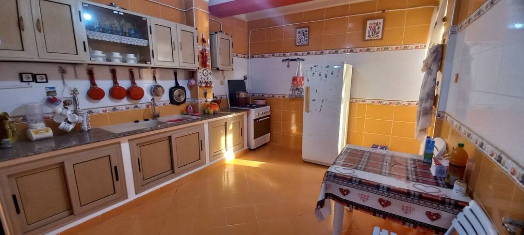 Location appartement F3 Bien fini avec belle vue, à Bejaia ville.