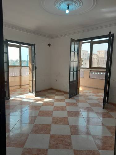 LOCATION NIVEAU DE VILLA COMMERCIAL 