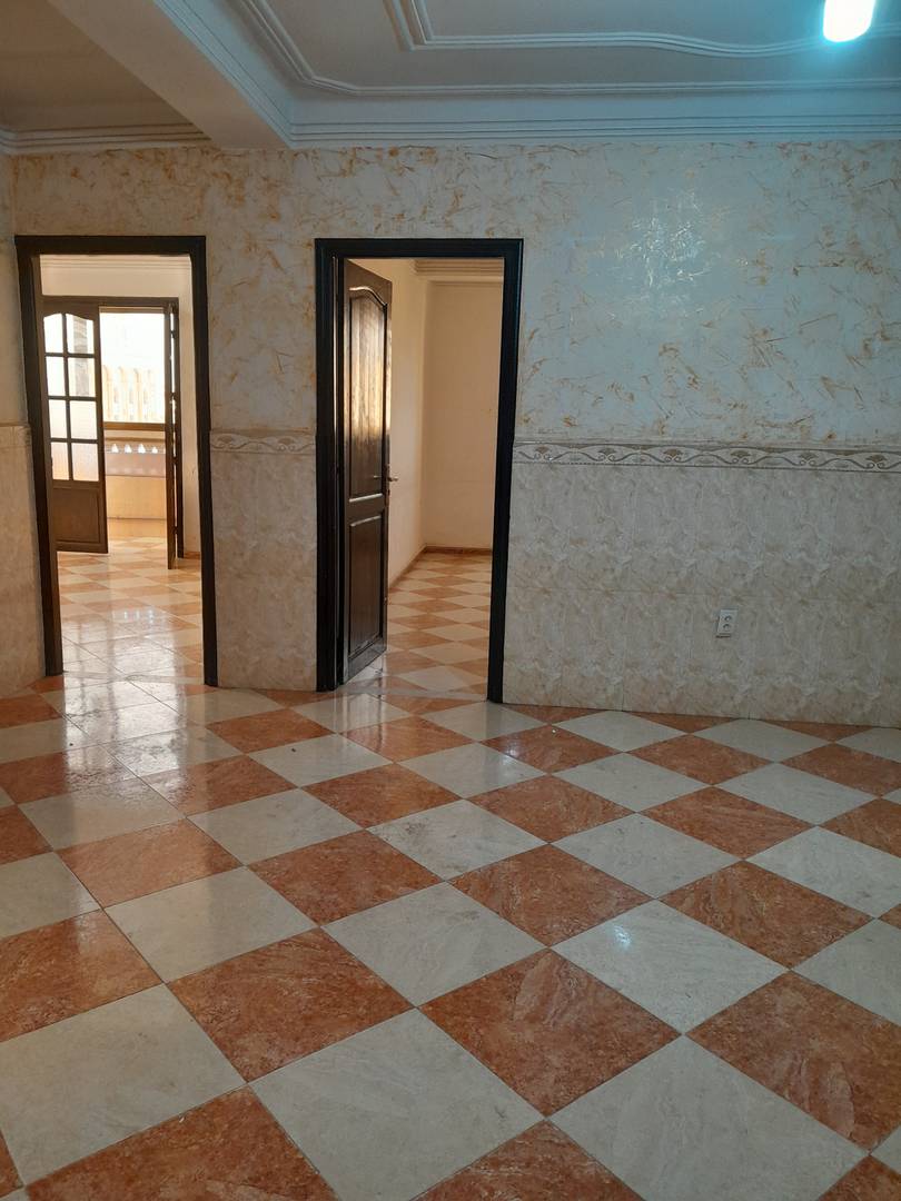LOCATION NIVEAU DE VILLA COMMERCIAL