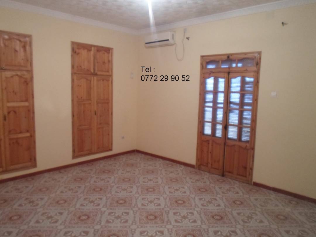 Vend villa F6 126m² r+2 acte+L.F à El-Makkari Oran