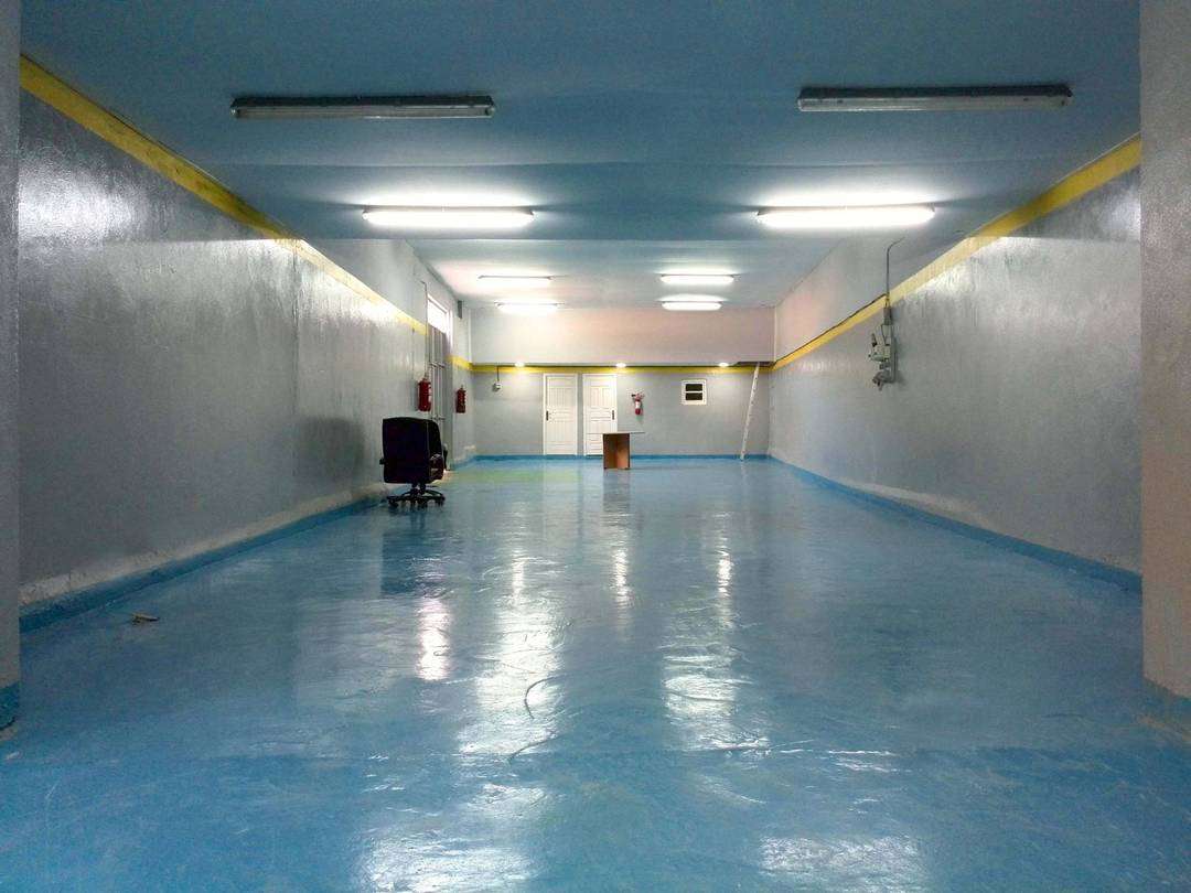 Bureaux . Local commercial . Hangar. Parc
