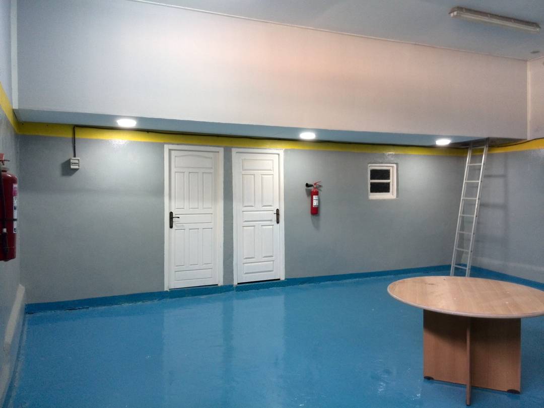 Bureaux . Local commercial . Hangar. Parc