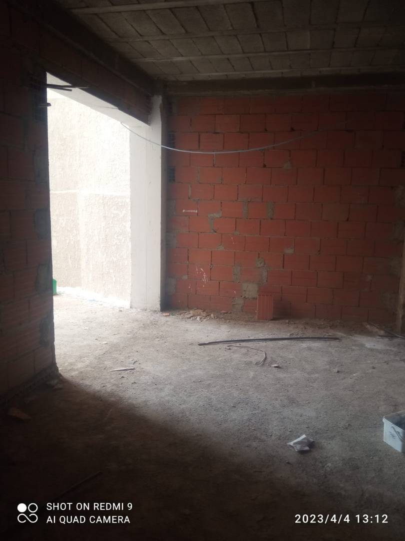 vente d'un appartement semi fini de type F4