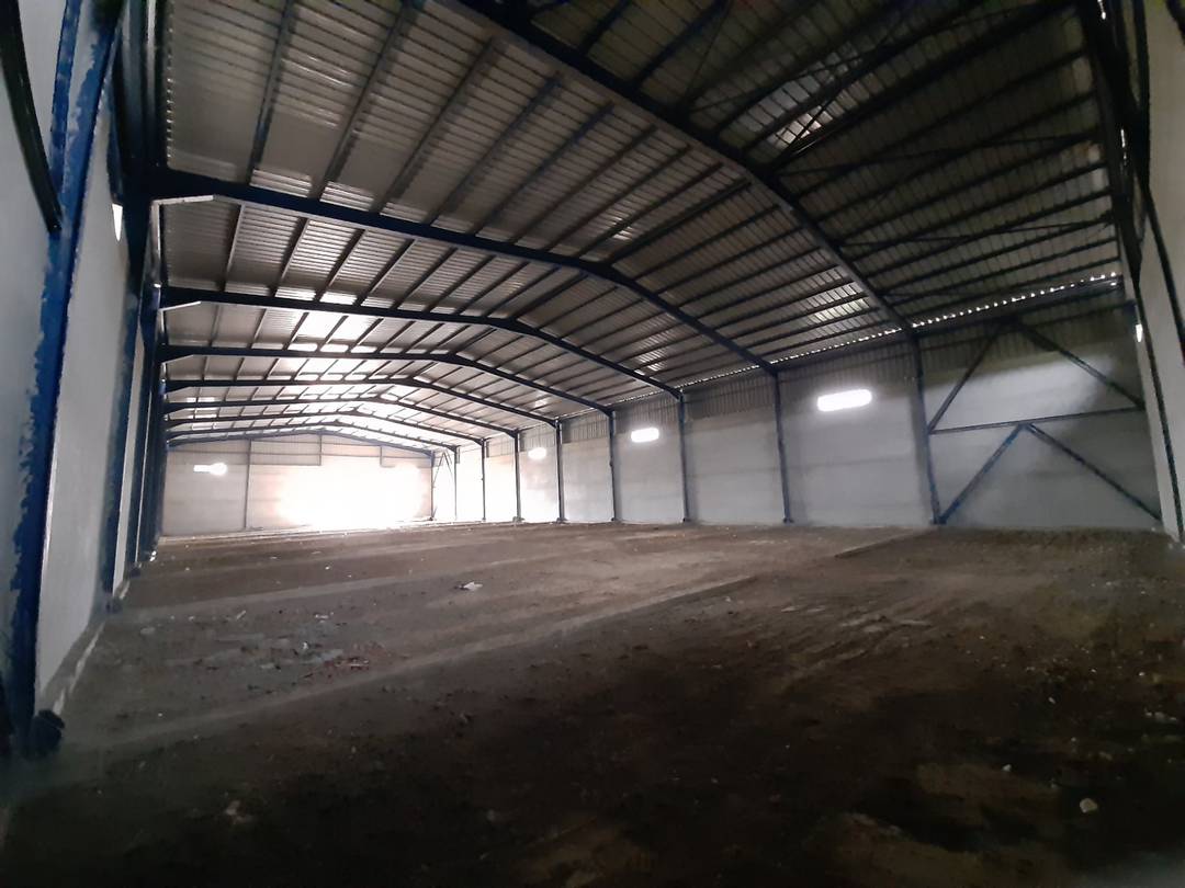 Carrefour de l’immobilier loue à Ouled Alleug (Ben Salah) un hangar de : 1300 M² couvert (54/24) 