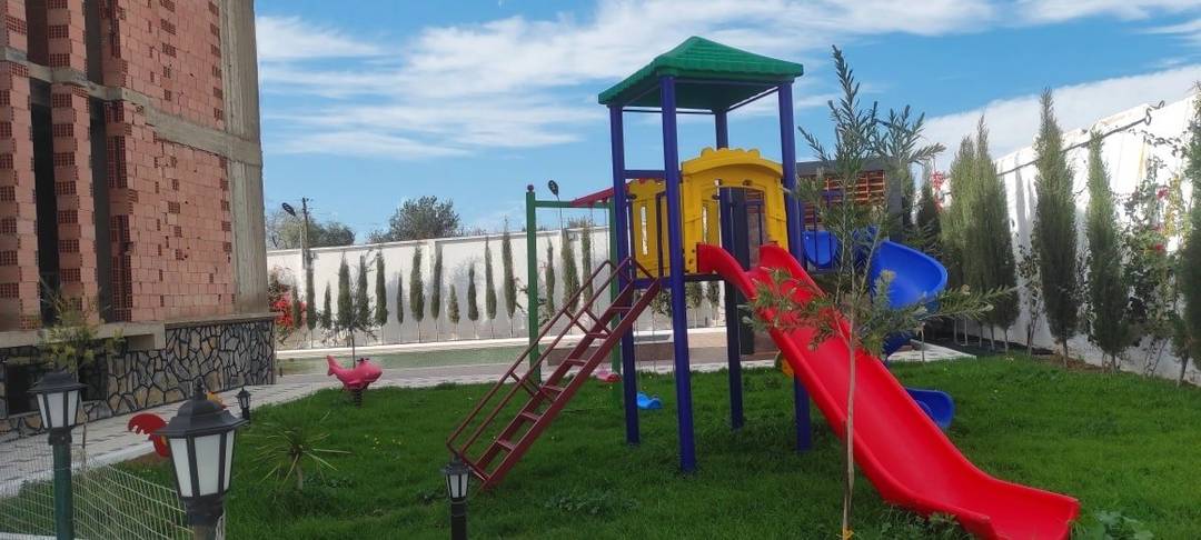 Maison de 6500 m2 à Mostaganem avec Piscines, Jardins et Espaces de Divertissement