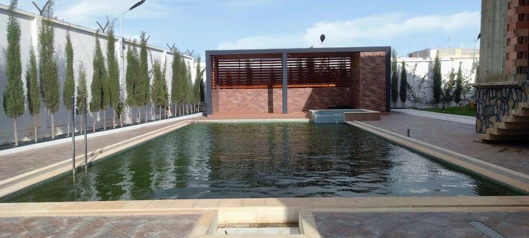 Maison de 6500 m2 à Mostaganem avec Piscines, Jardins et Espaces de Divertissement