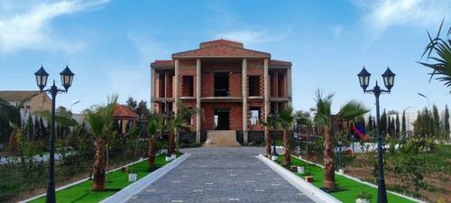 Maison de 6500 m2 à Mostaganem avec Piscines, Jardins et Espaces de Divertissement