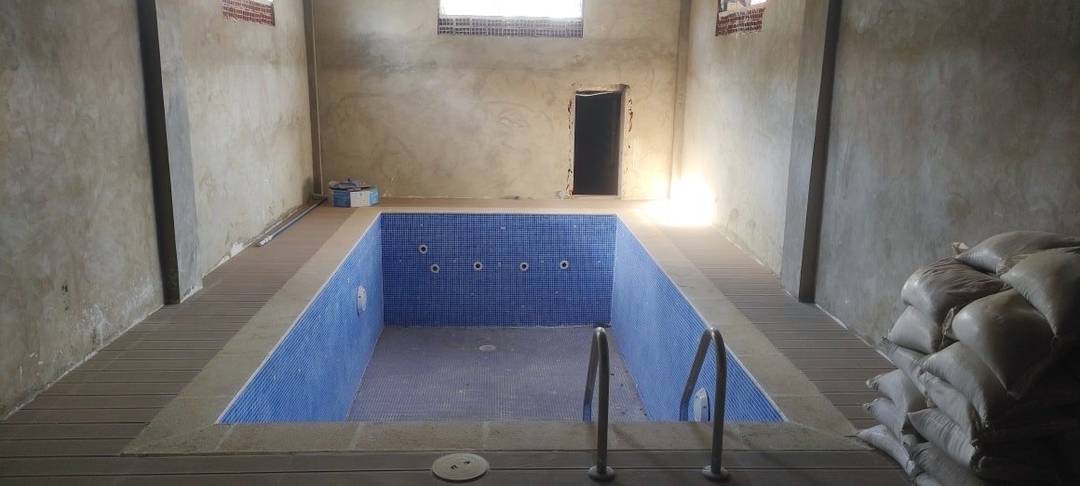 Maison de 6500 m2 à Mostaganem avec Piscines, Jardins et Espaces de Divertissement