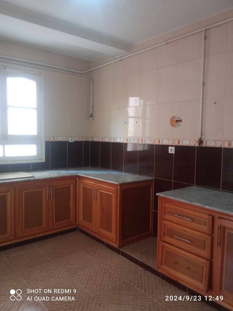 Vente appartement type F3 ayant une cour de 43 m2