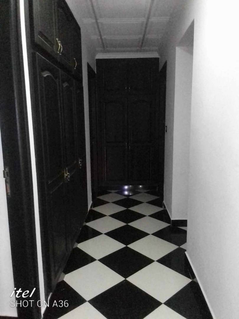 Vente d'un appartement de type F4 de 125 m2+ un local de 38 m2