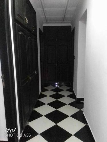 Vente d'un appartement de type F4  de 125 m2+ un local de 38 m2