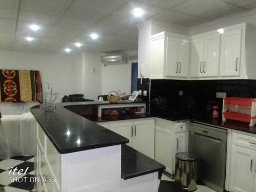 Vente d'un appartement de type F4  de 125 m2+ un local de 38 m2