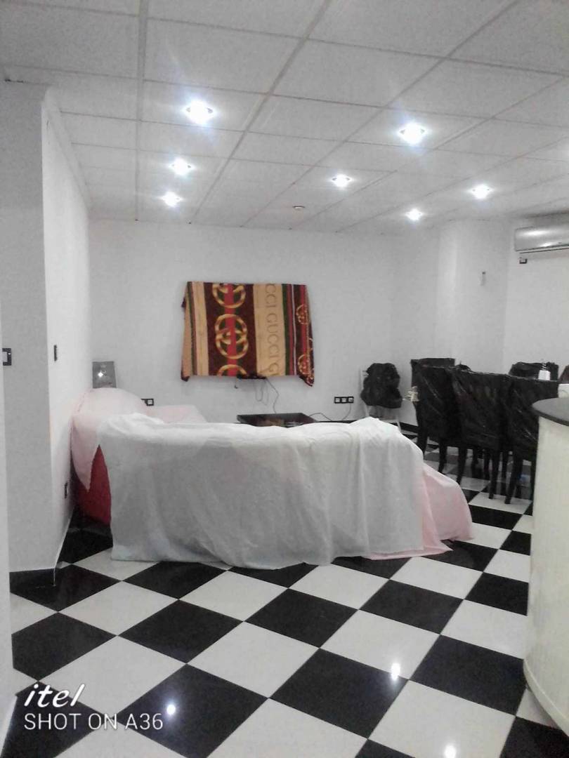 Vente d'un appartement de type F4 de 125 m2+ un local de 38 m2