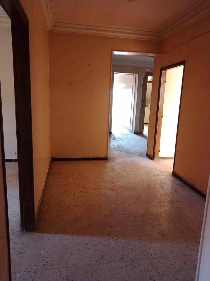 Vend grand appartement à Djdiouia