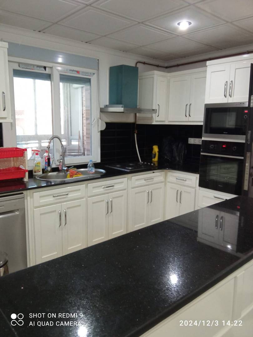 Vente d'un appartement de type F4 de 125 m2+ un local de 38 m2