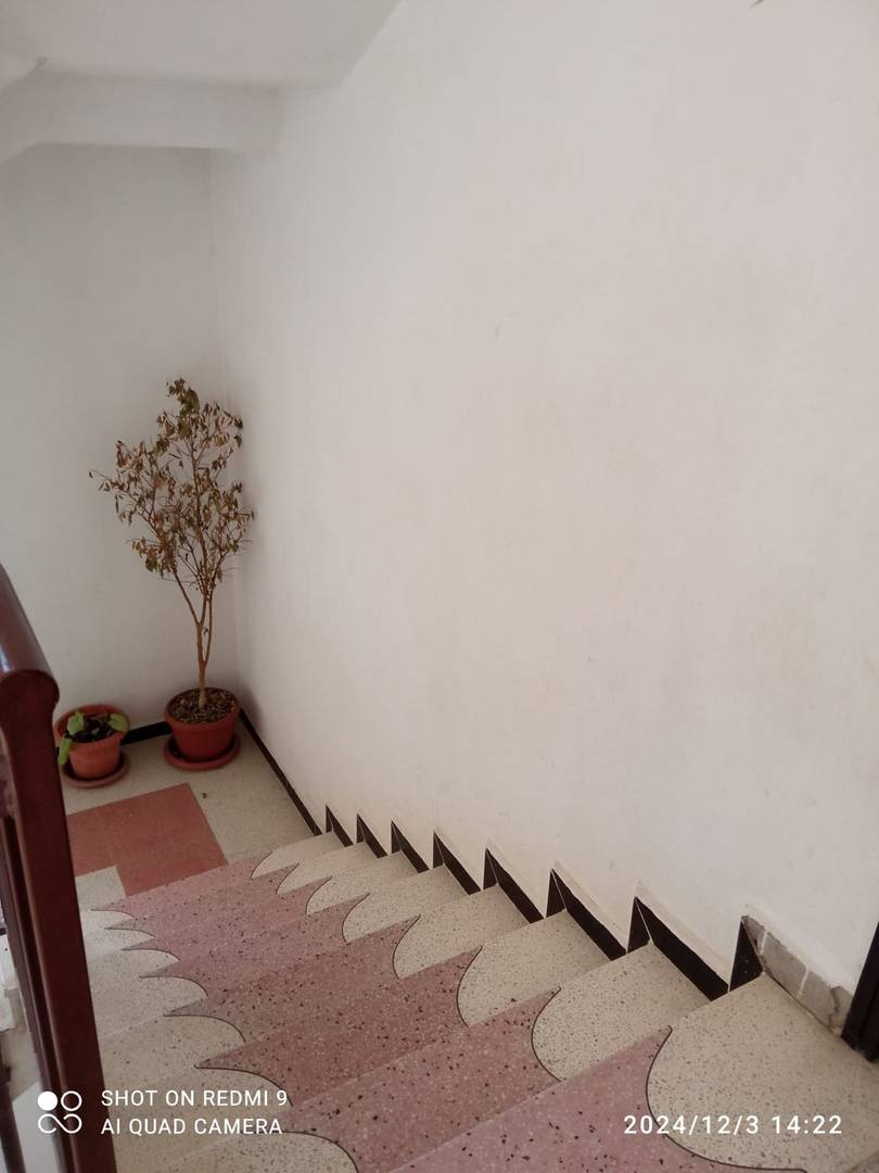 Vente d'un appartement de type F4 de 125 m2+ un local de 38 m2