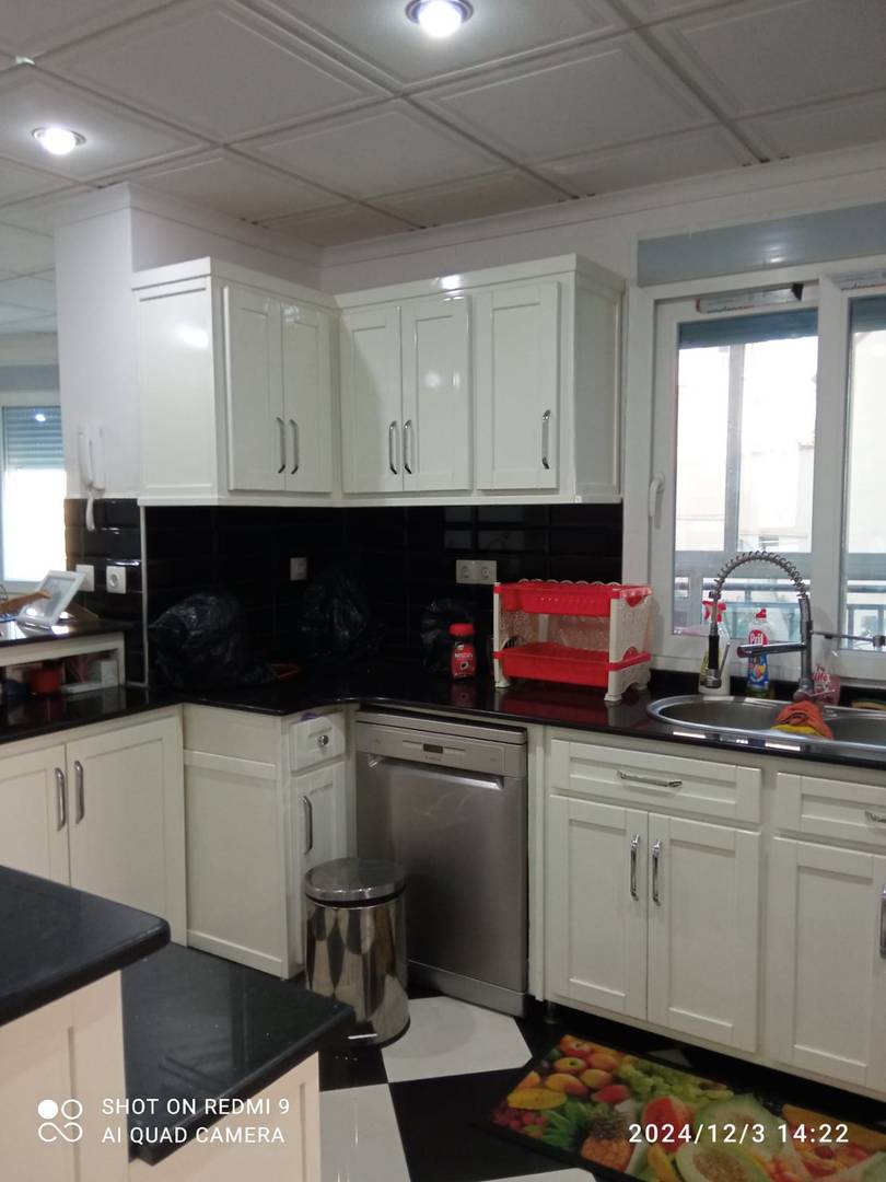 Vente d'un appartement de type F4 de 125 m2+ un local de 38 m2