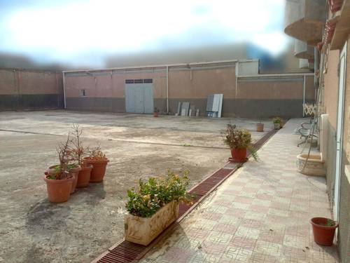 Bureaux . Local commercial . Hangar. Parc