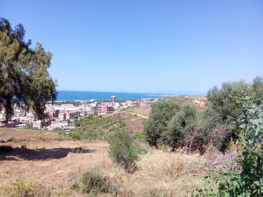 بيع قطع ارضية صالحة للبناء