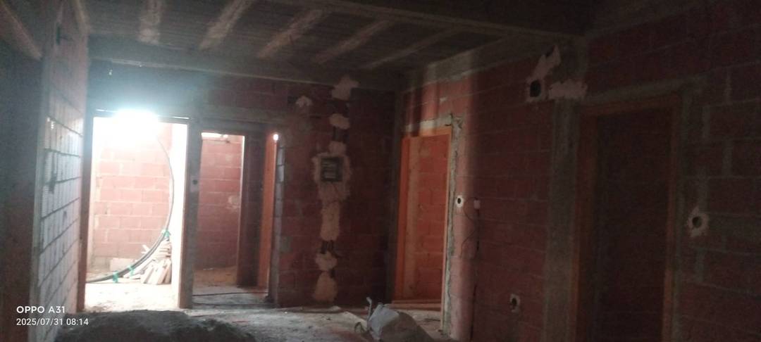 للبيع مسكن فردي ط+1+ سطح في طور الإنجاز 