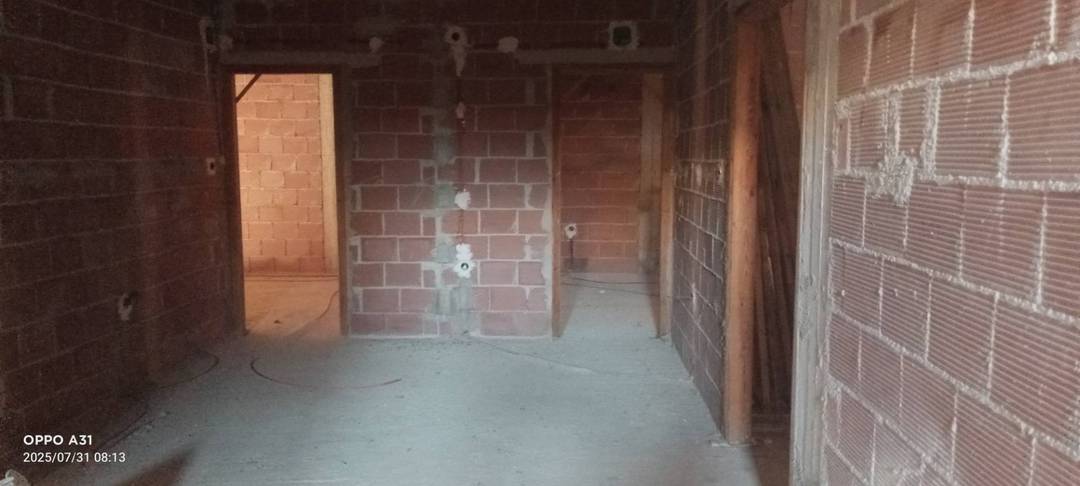 للبيع مسكن فردي ط+1+ سطح في طور الإنجاز 