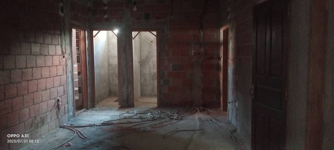 للبيع مسكن فردي ط+1+ سطح في طور الإنجاز 