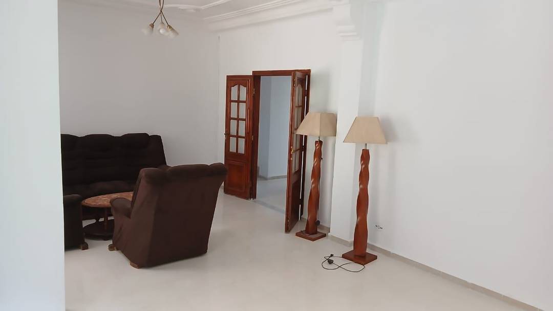 LOCATION NIVEAU DE VILLA COMMERCIAL