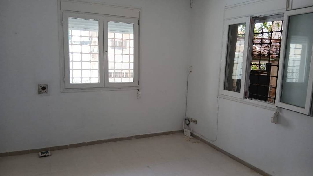 LOCATION NIVEAU DE VILLA COMMERCIAL