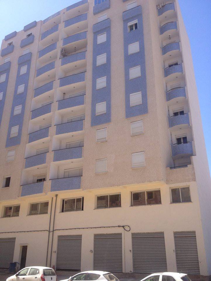 Vente appartement  à Bejaia,  a coté l'hôtel Royal pour un prix de  1 milliard 400