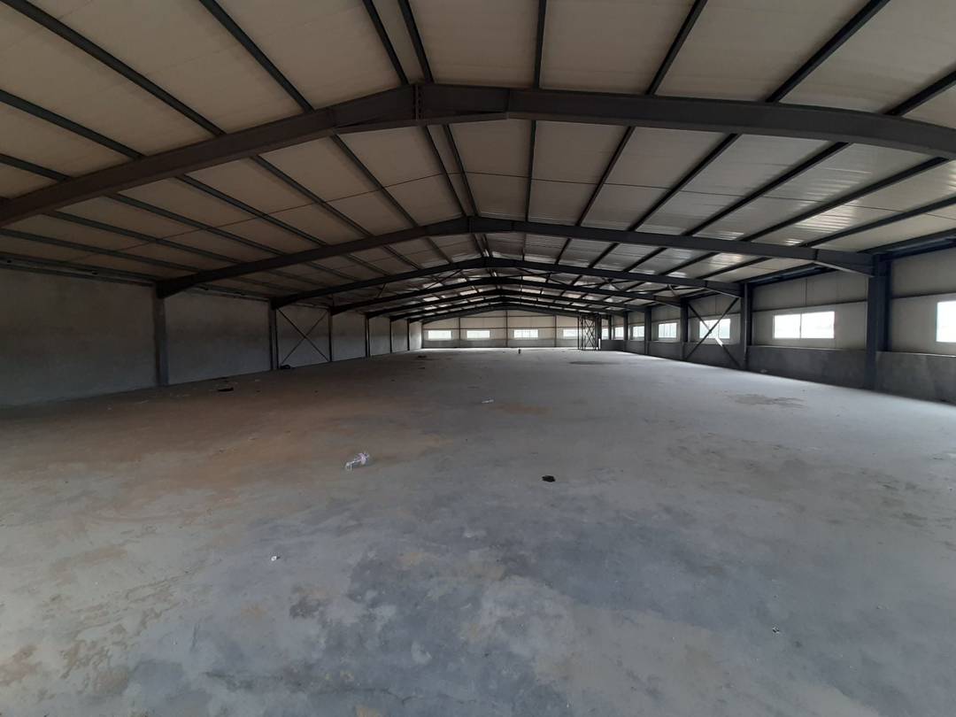 Loue à Ouled Fayet un hangar industriel