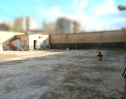 Bureaux . Local commercial . Hangar. Parc