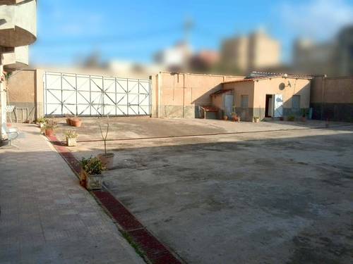 Bureaux . Local commercial . Hangar. Parc