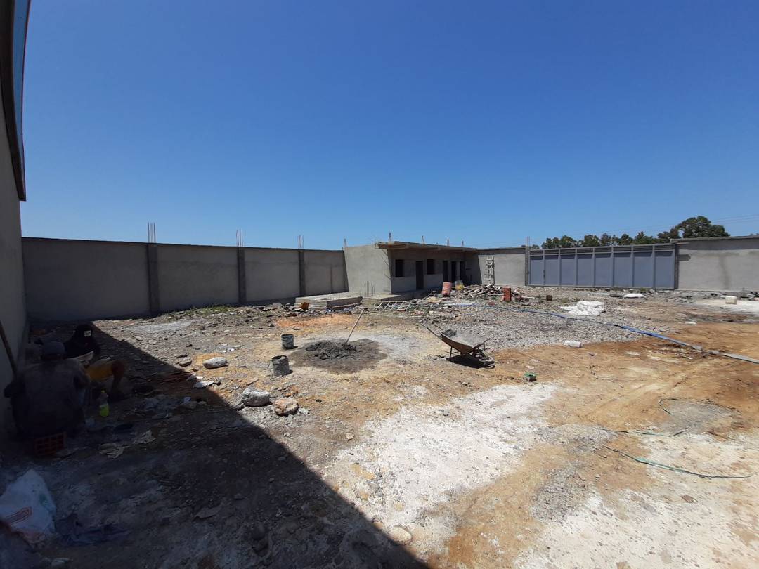 Carrefour de l’immobilier loue à Ouled Alleug (Ben Salah) un hangar de 1000 M² couvert (en panneaux sandwichs)