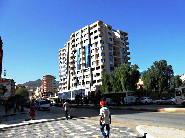 Vente surface de service 1er étage de 54 m² en plein centre ville de Bejaia