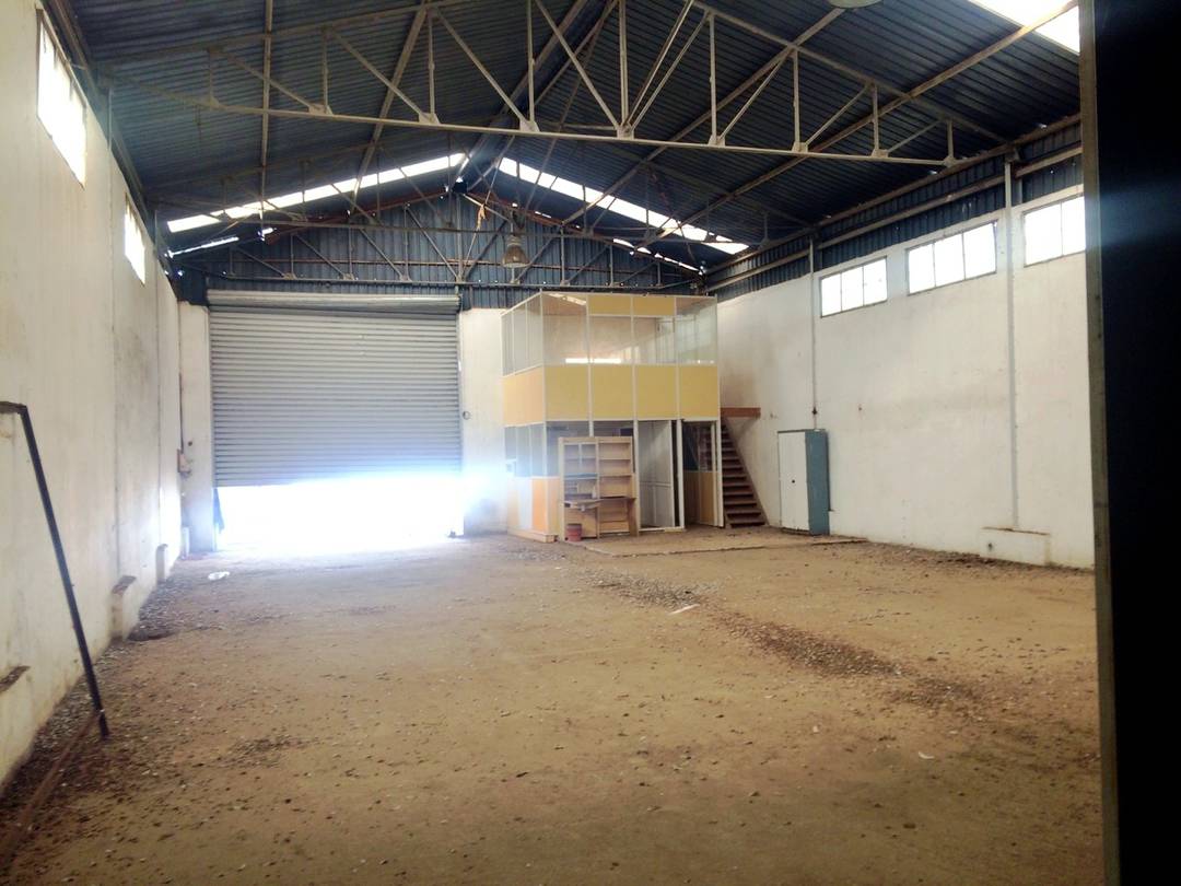 Agence loue à Birtouta un Hangar Industriel de 500 M² couvert (en charpente métallique) bord de route 