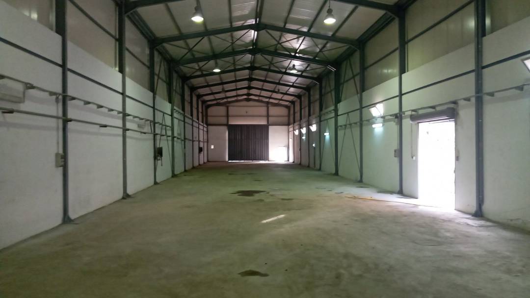 Agence loue à Ben Amar (Hammadi) un Hangar de : 800 M² couvert (en panneaux sandwichs)