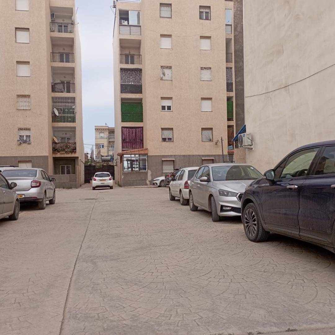 🏡 À VENDRE – APPARTEMENT F3 À LA RÉSIDENCE ESSARAYA – BOUISMAIL