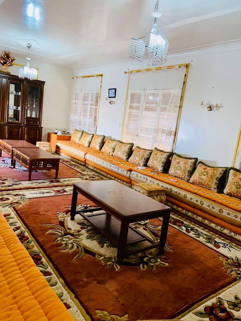 A vendre villa r+2 actée 402m2 avec parc 600m2 à sig mascara 
