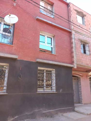 À VENDRE – Appartement F2 semi-fini au 1er étage dans un immeuble résidentiel à Bordj El Kiffan  Prix: 580 millions DA