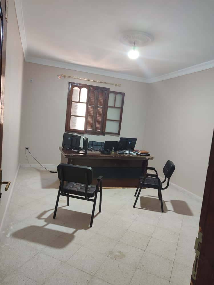 LOCATION NIVEAU DE VILLA COMMERCIAL