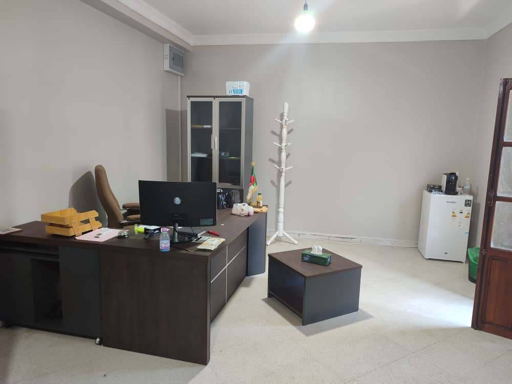 LOCATION NIVEAU DE VILLA COMMERCIAL