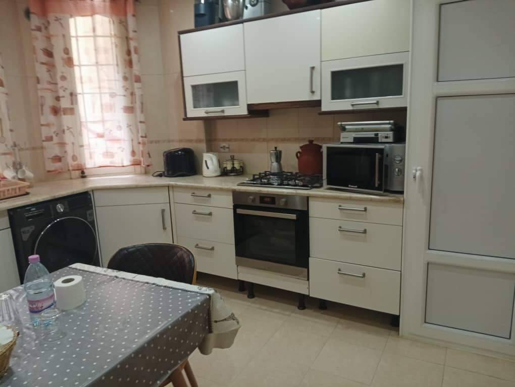 Duplex 155 m² avec box à proximité des ambassades a hydra