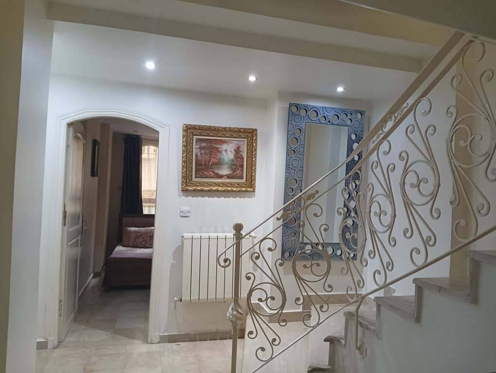 Duplex 155 m² avec box à proximité des ambassades a hydra