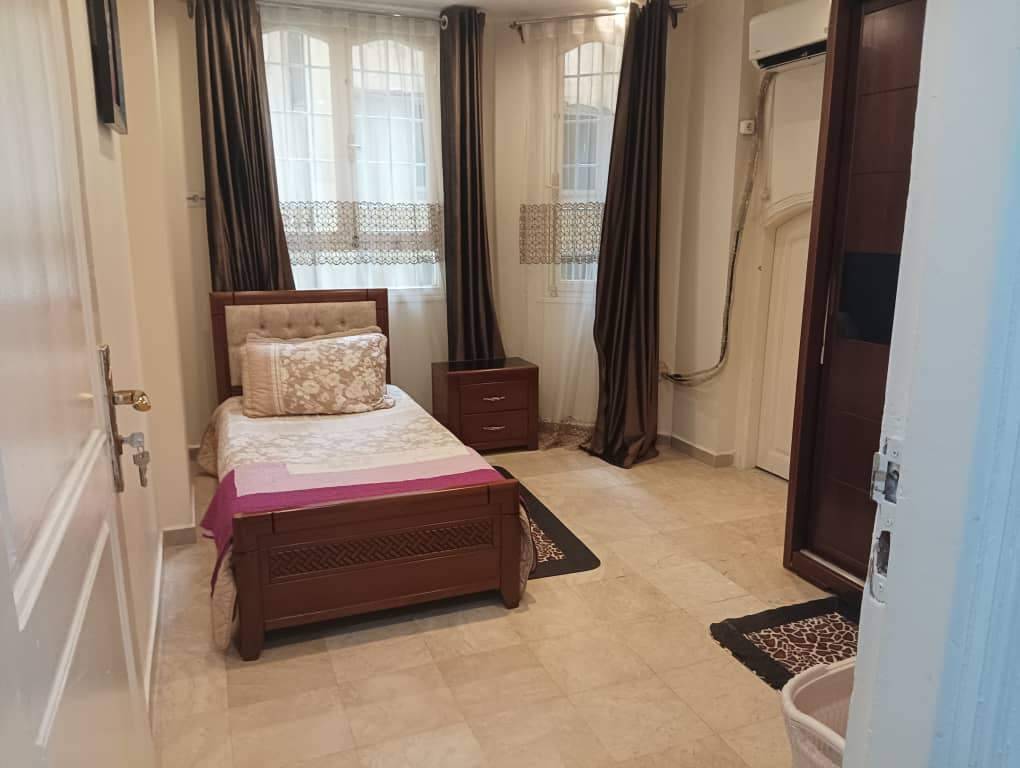 Duplex 155 m² avec box à proximité des ambassades a hydra
